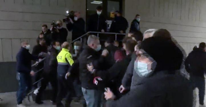 "ცქიტიშვილი იყო პირველი, ვინც ხელი დაარტყა ერთ-ერთ აქტივისტს. შემდეგ დაიწყო დარბევა" - რა მოხდა საქართველოს ფეხბურთის ფედერაციასთან