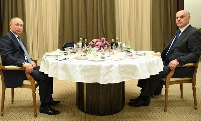 "საქართველოში მაიკ პომპეო ჩადის. ეჭვი არავის უნდა შეეპაროს, რომ მისი ვიზიტისას ნატოს გაფართოების საკითხიც იქნება განხილული" -  რას წერს რუსული გამოცემა პუტინ-ბჟანიას შეხვედრაზე