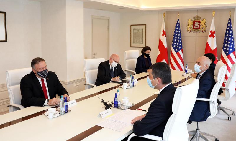 "ჩვენ შესანიშნავი მეგობრები ვართ უკვე 30 წელია... ჩვენ მხარს გიჭერთ" - რაზე ისაუბრეს გახარიამ და პომპეომ შეხვედრის დროს და რა ინფორმაციას ავრცელებს აშშ-ის საელჩო?