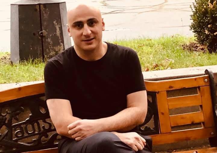 "შტაბი დამიწვეს, ქურთუკი გამხადეს.. " - ნიკა მელია უქურთუკოდ გადაღებულ ფოტოსა და კომენტარს აქვეყნებს