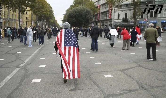 "პომპეოს ვიზიტის პარალელურად, ათასობით ადამიანმა თბილისში ცოცხალი ჯაჭვი მოაწყო" - უცხოური მედია საქართველოში პომპეოს ვიზიტზე