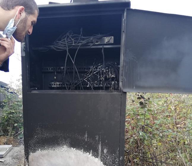 ზესტაფონში ინტერნეტის გადამცემს ადგილობრივმა ცეცხლი წაუკიდა - მამაკაცის მტკიცებით, ანძა მას საფრთხეს უქმნიდა