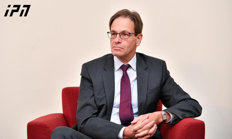 "არ შეიძლება იმის თქმა, რომ - "შესაძლოა არჩევნები მომავალში უკეთ ჩატარდეს და მაშინ მივიღებ მონაწილეობას პოლიტიკურ პროცესებში" - გერმანიის ელჩი ამბობს, რომ საქართველოს დასაკარგი დრო არ აქვს