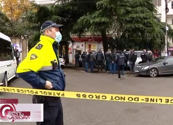 "პირველადი ინფორმაციით, ოფისში შეიარაღებული პირია შეჭრილი" - შსს-ს განცხადება წერეთელზე მიმდინარე სპეცოპერაციაზე