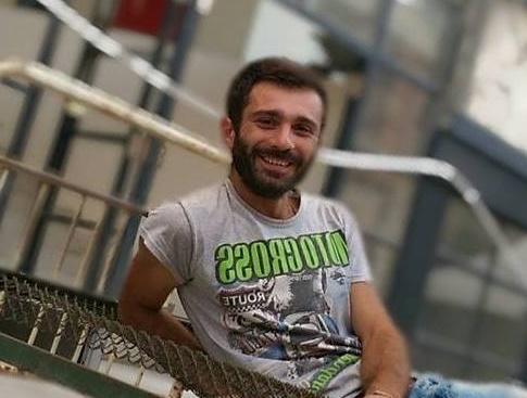 ვინ არის ბიჭი, რომელიც მიკროსაფინანსოში შეიჭრა (ფოტოები)