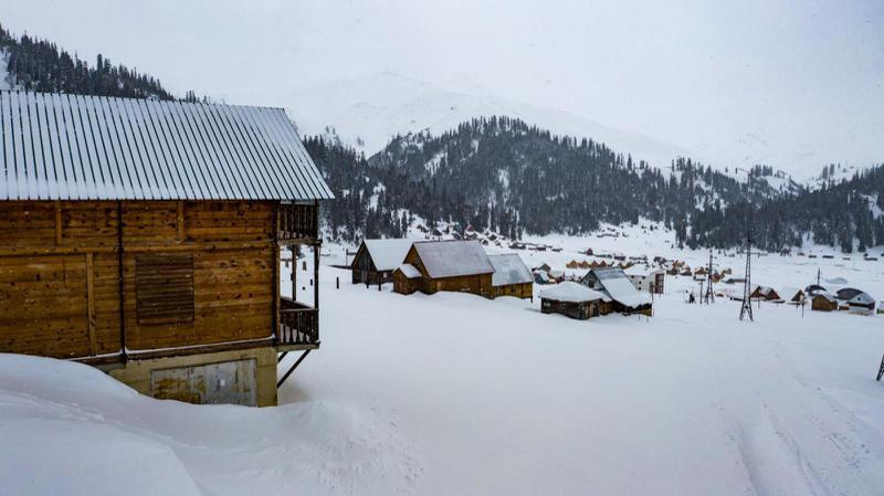 "ბახმარომდე მისასვლელ გზაზე მოძრაობა აკრძალულია, დაემორჩილეთ აკრძალვას" - გზების დეპარტამენტი დამსვენებლებს აფრთხილებს
