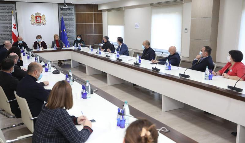 მთავრობის ადმინისტრაცია მმართველი ეკონომიკური გუნდისა და ბაზრობების წარმომადგენლების შეხვედრის შემდეგ ინფორმაციას ავრცელებს