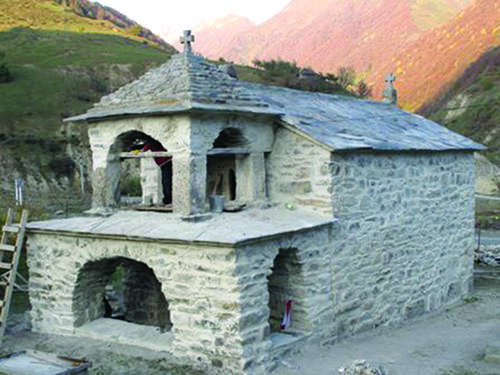 "მე-16 საუკუნეში ნიაღვარს საძირკვლიანად და გაუბზარავად ბარში ჩამოუტანია" - ისტორია წმინდა გიორგის სახელობის ტაძარზე, სადაც სამასმა არაგველმა ფიცი დადო