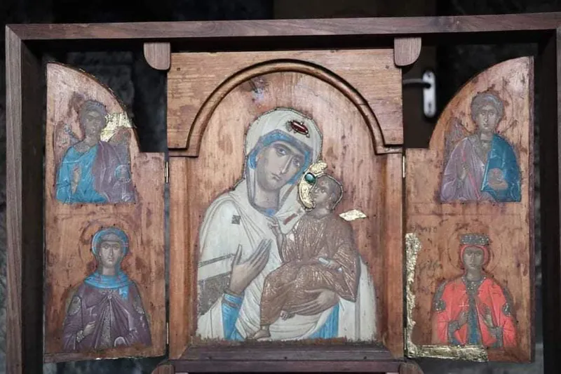 "ადგილი აქვს ხატის არა აღდგენას, არამედ ხელყოფას" - რას წერს "საყდრისის კომიტეტი" სვანურ ტაძარში დაცული ღვთისმშობლის ხატის რესტავრაციაზე