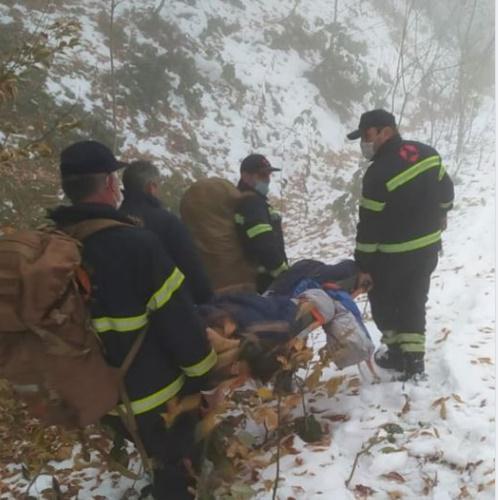 სამაშველო ოპერაცია წალენჯიხის ტყეში - მონადირე, რომელსაც იარაღი გაუვარდა და დაიჭრა, მაშველებს სამედიცინო დაწესებულებაში გადაჰყავთ