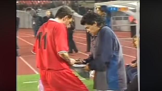 "ვერ ვიჯერებ, რომ ჩემი ბავშვობის გმირი გარდაიცვალა" - შოთა არველაძე მარადონას გარდაცვალებას ეხმიანება და მასთან ერთად გადაღებულ ისტორიულ კადრებს აქვეყნებს