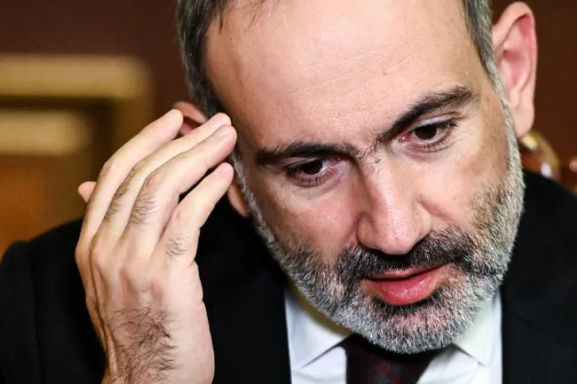 "ამ ძალიან მძიმე ფონზე მას გადარჩენის 2 გზა აქვს" - როგორია ნიკოლ ფაშინიანის სომხეთის სათავეში დარჩენის პერსპექტივა და რაზე მიანიშნებს ისტორიული მაგალითები?