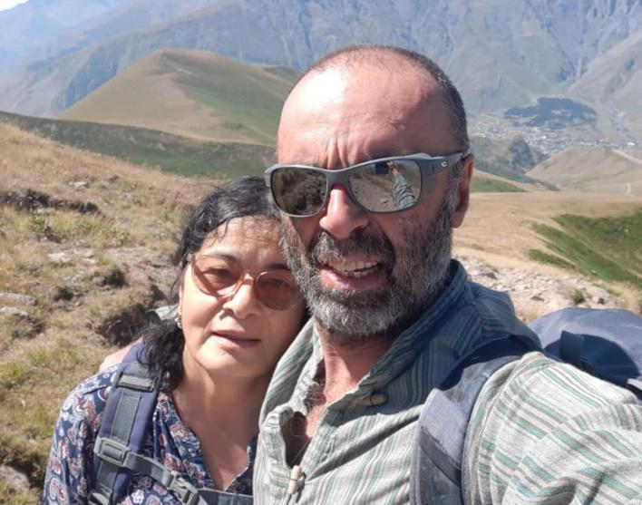 "ჩემს ექთანს დედა კოვიდით უწევს, ბავშვები ძმასთან მიაბარა... სკაფანდრით დადის და სიხარულს აფრქვევს" - რას წერს ენათმეცნიერი