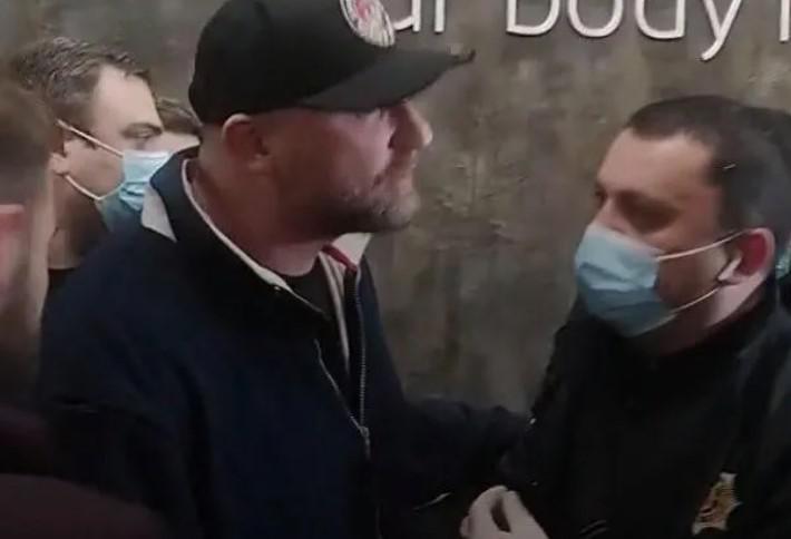 "ჩემს ბინაში ყოფნის უფლება არ გაქვთ, მიბრძანდით" - ზურაბ ჯაფარიძე პოლიციას