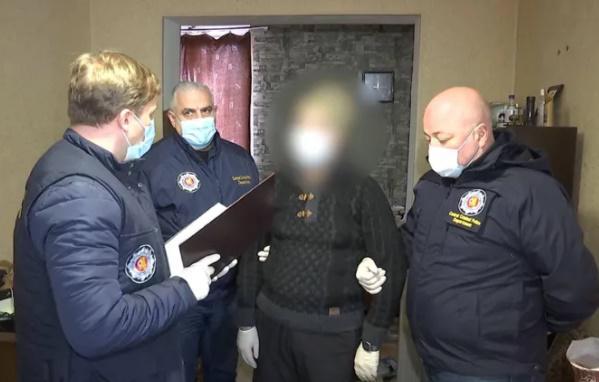 პოლიციამ დააკავა მამა, რომელიც არასრულწლოვან შვილებს მოწყალების თხოვნით თანხის შეგროვებას აიძულებდა