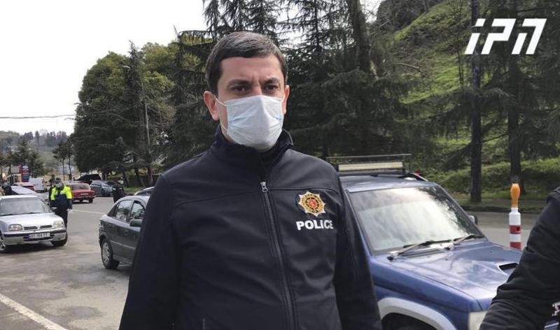 "რეზო ხარაზი პოლიციის კორდონის გარღვევას ცდილობდა, კანონიერ მოთხოვნას არ დაემორჩილა და ამიტომ დავაკავეთ - ბუშტის გაშვებას არავინ უშლით" - აჭარის პოლიციის უფროსი