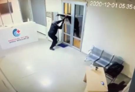 "დაცვის თანამშრომელს ესროლეს, თუმცა მას ტყვია ასცდა..." - ზღვის ჰოსპიტალზე ყაჩაღური თავდასხმის ფაქტზე 3 პირს ბრალდება წარედგინა