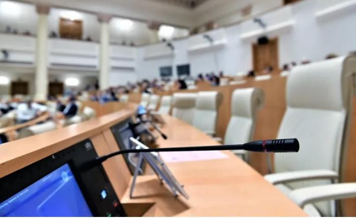 საქართველოს პარლამენტში, ბოლო მონაცემებით, კორონავირუსით 7 დეპუტატია ინფიცირებული - როგორია მათი ჯანმრთელობის მდგომარეობა