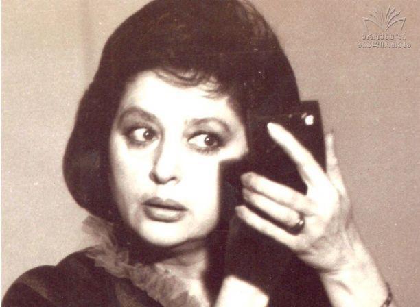 "ტექსტის დაზეპირება გვიწევდა, სად იყო სუფლიორი მაშინ" - რას ჰყვებოდა დონარა კინწურაშვილი წლების წინ და რა შენიშვნები ჰქონდა თანამედროვე ჟურნალისტებთან