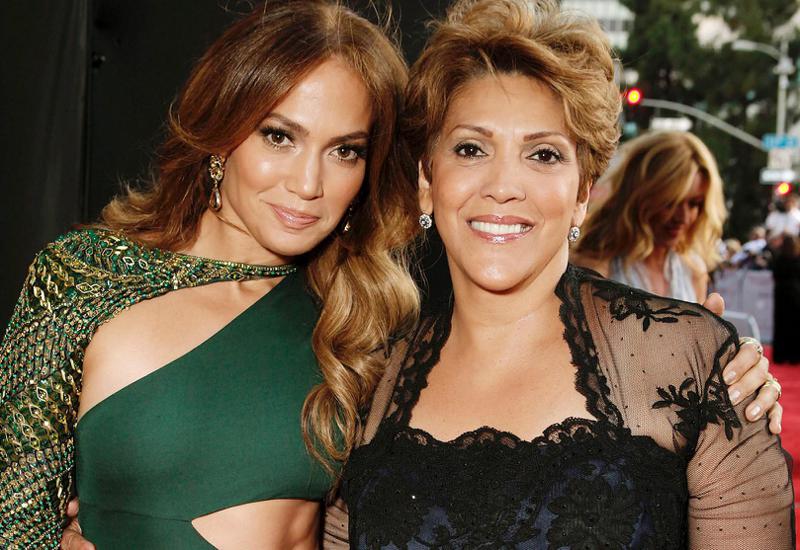 ჯენიფერ ლოპესის ამაღელვებელი სიურპრიზი დედას, რომელიც 75 წლის გახდა - მხიარული წვეულება პანდემიის დროს