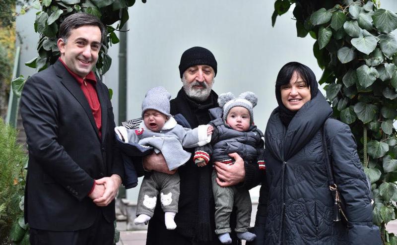 "ჩემი ნატალია და ზაქარიას ნათლია ჩვენი უწმინდესი და უნეტარესია" - ნინო სურგულაძემ ტყუპი ქალ-ვაჟი მონათლა