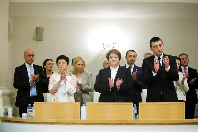 მთავრობის განახლებული შემადგენლობა ცნობილია - ვინ იქნება ახალი სახე მინისტრთა კაბინეტში?