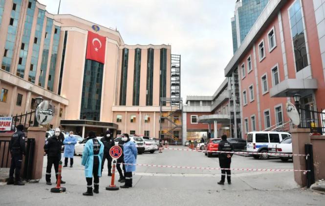 თურქეთის საავადმყოფოში, სადაც კოვიდინფიცირებულებს მკურნალობენ, ხანძარს 8 ადამიანის სიცოცხლე ემსხვერპლა