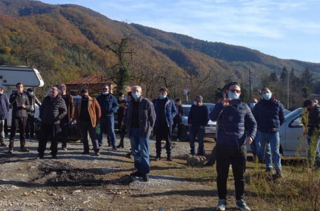 ხმაური სოფელ ორხვში - ნამახვანჰესის მოწინააღმდეგეები დაუპირისპირდნენ ადგილობრივ მოსახლეობას, რომელთაც ENKA-ს სოციალურ პროექტში მონაწილეობის სურვილი გამოთქვეს