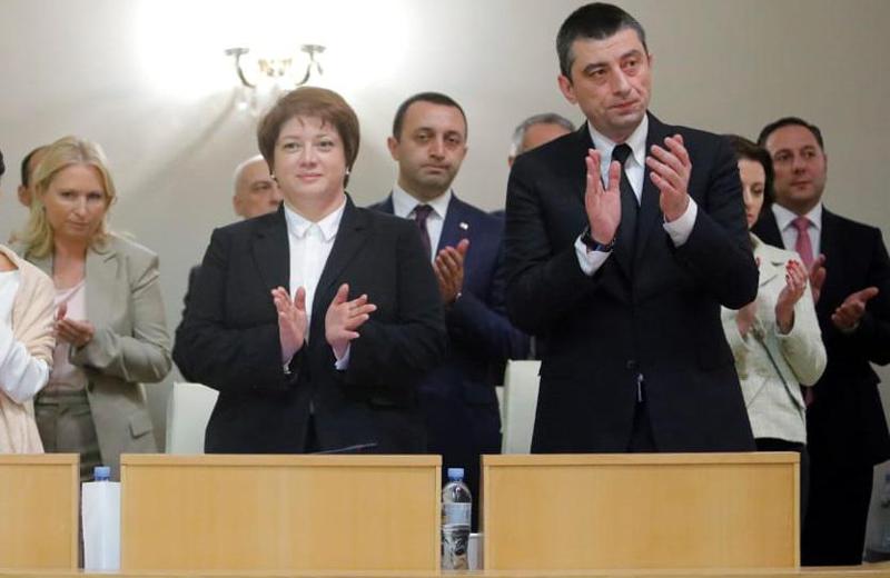 პარლამენტში მინისტრობის კანდიდატებს უსმენენ