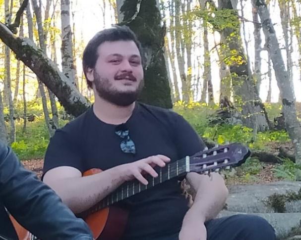 "როდესაც მედლის ერთი მხრიდან ქვეყანამ შეწყვიტა მოძრაობა, მე მედალი შემოვატრიალე" - რას ჰყვება ახალგაზრდა, რომელმაც პანდემიისას 160 სერთიფიკატი მოიპოვა