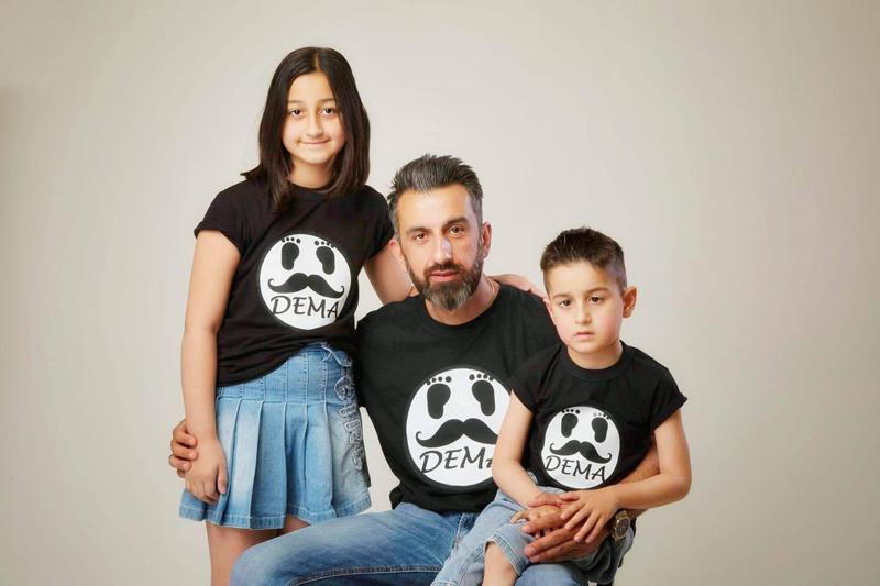 "ბავშვი დამოუკიდებლად ვერ დადის, ხელით ვატარებ" - მამა, რომელიც შვილებს მარტო ზრდის და მცირე ოჯახური ბიზნესით შშმ პირებს ეხმარება