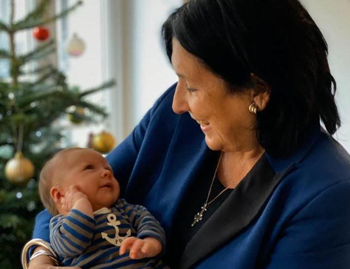 "როგორც იქნა, ერთმანეთს შევხვდით" - სალომე ზურაბიშვილი შვილიშვილის პირველ ფოტოს აქვეყნებს