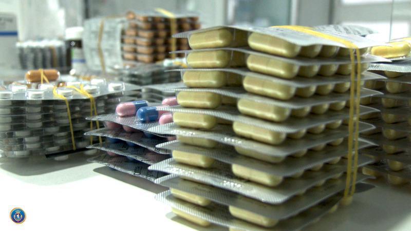 სისტემატურად, რეცეპტის გარეშე ასაღებდნენ ფსიქოტროპულ მედიკამენტებს - რა გამოავლინა საგამოძიებო სამსახურმა თბილისის 19 აფთიაქში