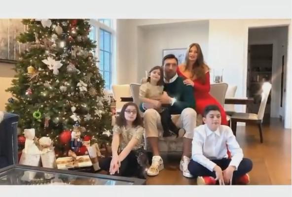 ზაზა ფაჩულიას საახალწლო სამზადისი - კალათბურთელის დიდი ოჯახის სადღესასწაულო ფოტოები