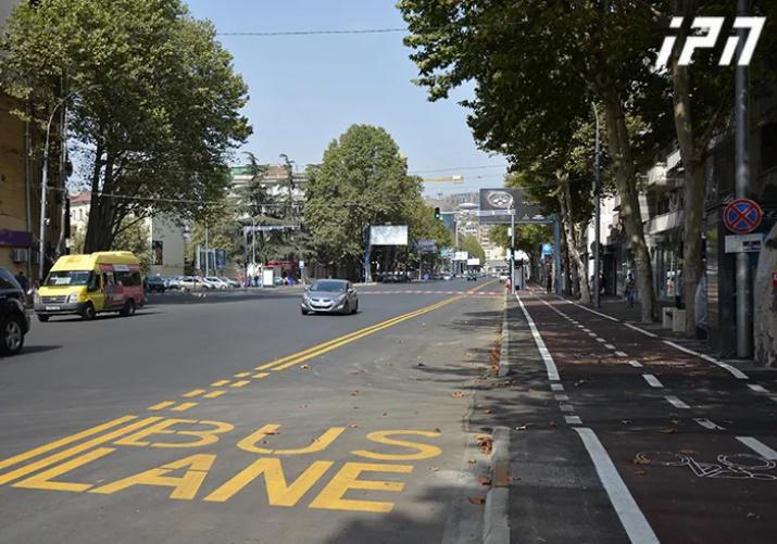 კერძო სატრანსპორტო საშუალებების მძღოლები "ბასლეინებში" მოძრაობისას არ დაჯარიმდებიან - რა განცხადებას ავრცელებს თბილისის მერია?