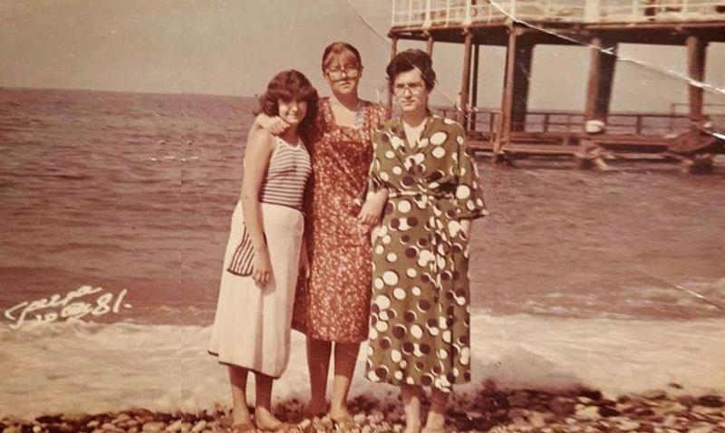 19 წლის ნინო ბურჯანაძე გაგრის სანაპიროზე ხალათით - ფოტო "ფეისბუქიდან"