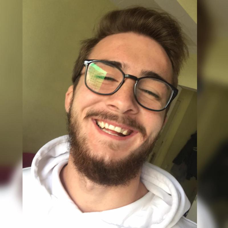 "დაჭრილი მიშო რომ მიჰყავდათ, გიორგის მამისთვის ბანკის ბარათები მიუცია: ფული გამოიყენე, ძმა გადამირჩინეო" - რას ყვებიან ძმის მკვლელობაში ბრალდებულზე ადვოკატი და ნათესავი