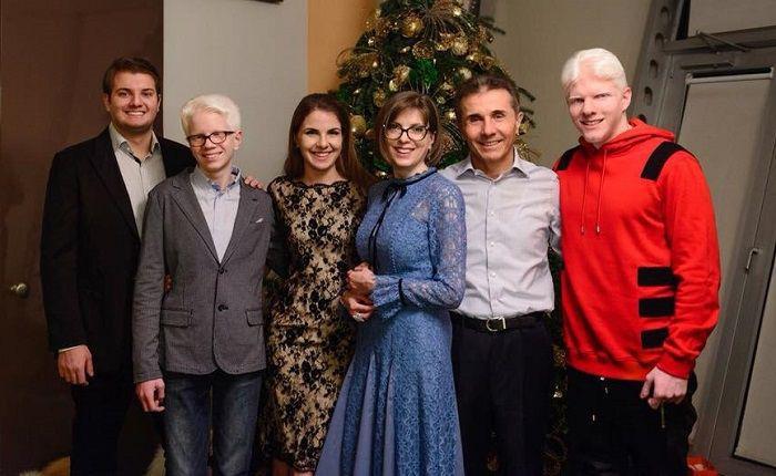 ცოტნე ივანიშვილმა მამა დახატა - როგორ ულოცავენ დაბადების დღეს ბიძინა ივანიშვილს შვილები