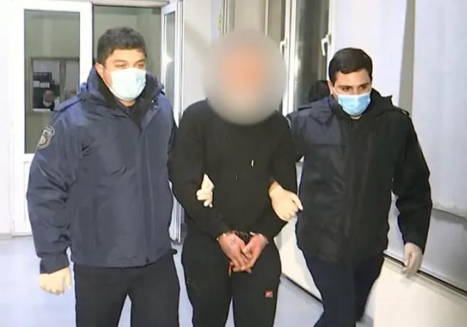 ჯერ მანქანით დაეჯახა, შემდეგ ცივი იარაღით დაჭრა -  სამართალდამცავებმა ძებნილი დააკავეს