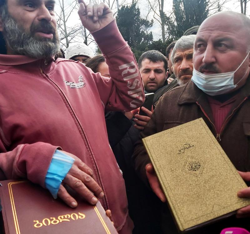 "ღიმილით თუ კითხავდნენ გურიაში მუსლიმს: როის უნდა მოინათლოო..." - როგორ ცხოვრობენ მუსლიმები და მართლმადიდებლები გვერდიგვერდ და რა იწვევს მათ შორის კონფლიქტებს?