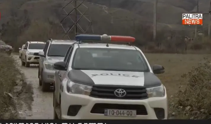 კასპში მამაკაცმა სანადირო თოფის მუქარით ორი მოქალაქე მძევლად აიყვანა - პოლიციამ მოლაპარაკებები წარმატებით დაასრულა, დამნაშავე დაკავებულია