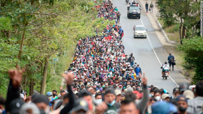 მიგრანტების ქარავანი - ჰონდურასიდან აშშ-ისკენ ათასობით ადამიანი მიემართება
