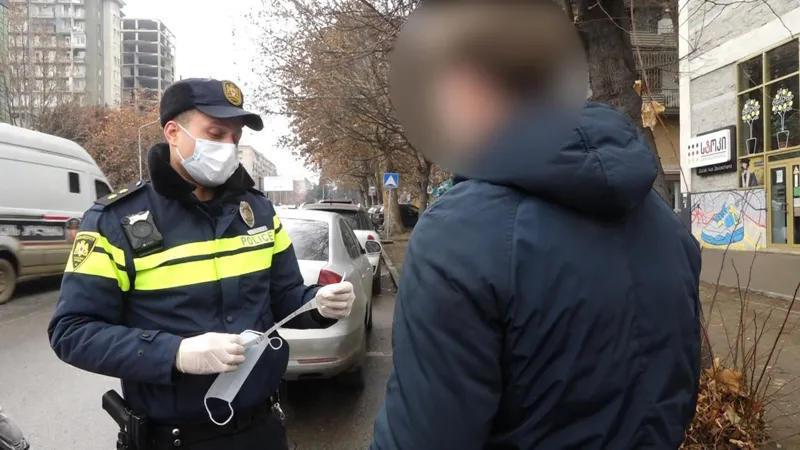 პოლიციამ თბილისში 2 კოვიდინფიცირებული ტაქსის მძღოლი დააჯარიმა