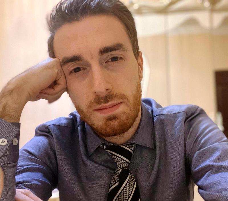 "მედიცინა დედაჩემის გამო ავირჩიე, მეათე კლასში ვიყავი სიმსივნე რომ დაუდგინდა..." - "ფეისბუქზე" პოპულარული ახალგაზრდა ექიმის უცნობი ცხოვრება