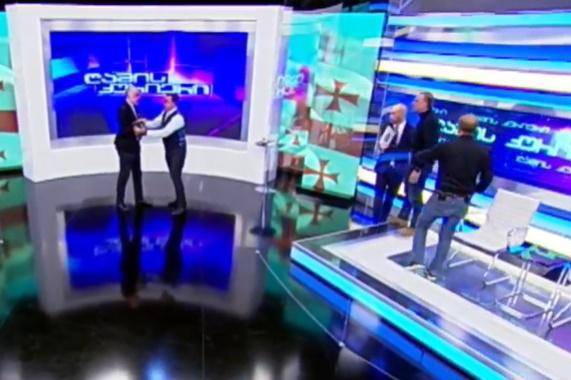 "უსინდისო, ხალხს ბინიდან ყრიდი, ახლა შეგიყვარდა ქვეყანა?" - ალეკო ელისაშვილმა და მამუკა ხაზარაძემ პირდაპირ ეთერში ერთმანეთზე გაიწიეს