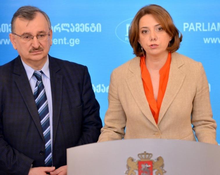 "...რომელმა წამოწიეთ ერთი ადგილი და მოიკითხეთ? თქვენ უნდა წახვიდეთ და დაისვენოთ" - აჭარელი "ნაციონალი" სამადაშვილს და  გოცირიძეს მიმართავს პარტია დატოვონ