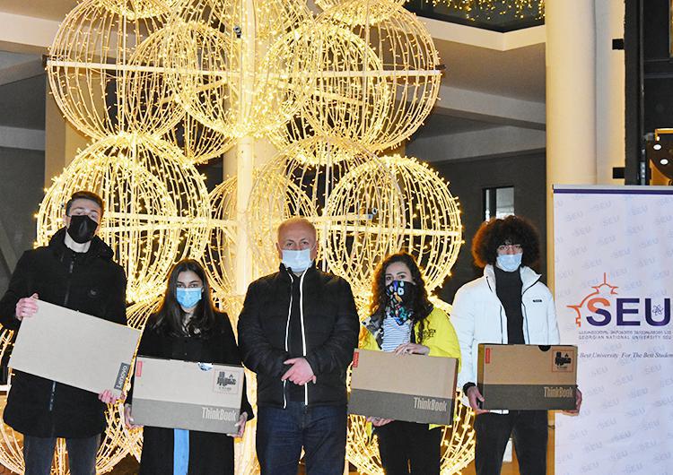 საქართველოს ეროვნულმა უნივერსიტეტმა SEU-მ უპრეცედენტო საჩუქარი გაუკეთა თავის პირველკურსელებს