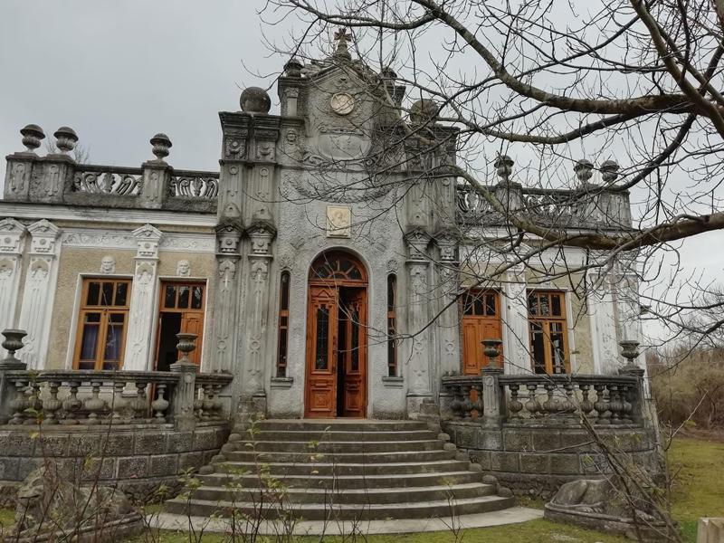 "აკაკი ამ სოფელში დაიბადა და გაიზარდა, ვიდრე მილიონერი გახდებოდა" - ქართველი მეცენატის სასახლე სამეგრელოში, რომელიც იტალიელებმა დააპროექტეს