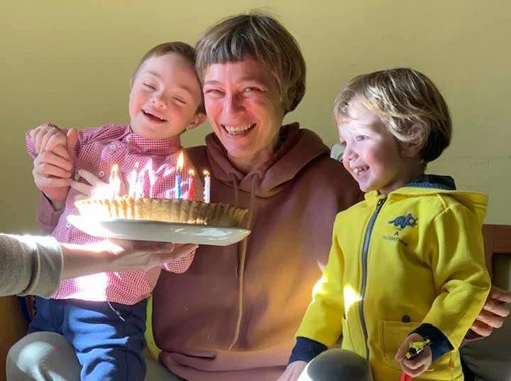 "თემო 6 წლისაა" - გიორგი მარგველაშვილისა და მაკა ჩიჩუას იუბილარი ვაჟის ფოტოები