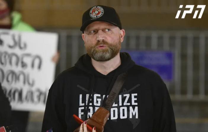 ზურაბ ჯაფარიძე დღეს საღამოს დაუმორჩილებლობის ნიშნად ბარს გახსნის - "გეპატიჟებით ყველას, ვისაც ყელში ამოგივიდათ ზაზუნასავით გალიაში ყოფნა"